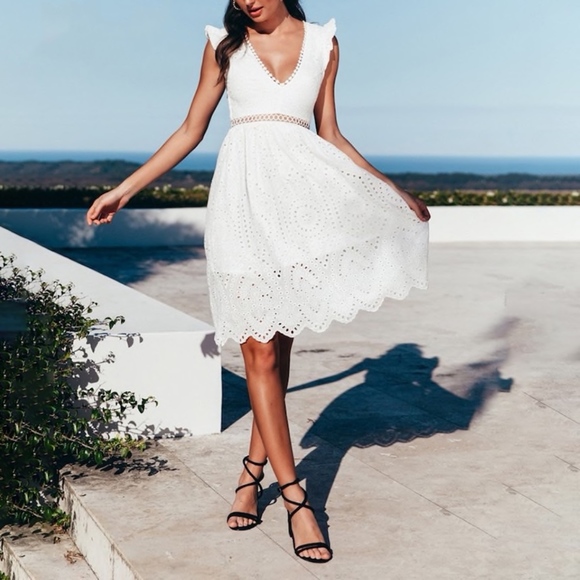 White Eyelet V-Neck Backless Summer Dress - Picture 2 of 8